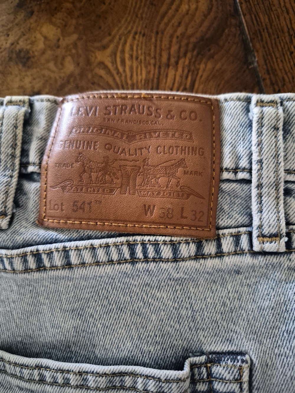 Vintage Levi's Relaxed Fit Light Blue Denim Jeans with Leather Patch 38x32